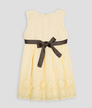 Girls Scalloped Hem Lace Dress in Beige Color