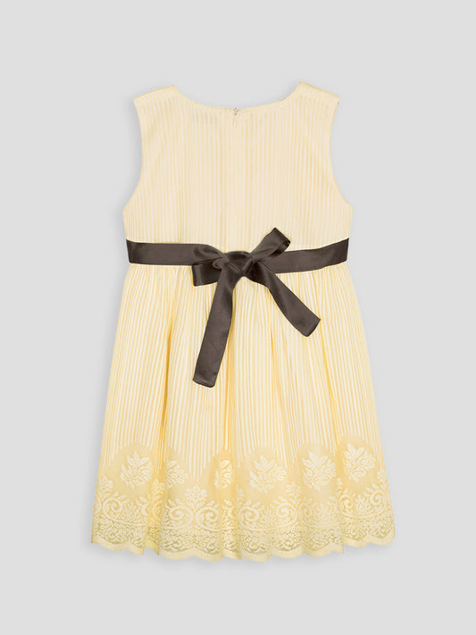 Girls Scalloped Hem Lace Dress in Beige Color