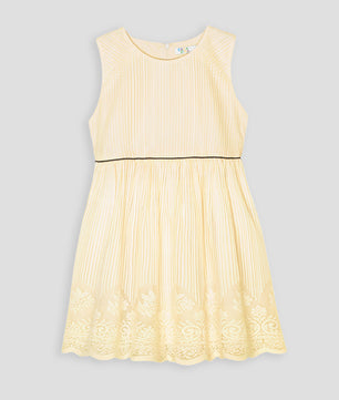 Girls Scalloped Hem Lace Dress in Beige Color