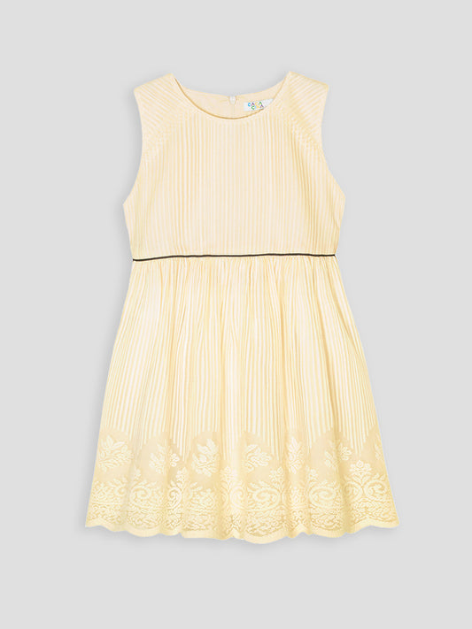 Girls Scalloped Hem Lace Dress in Beige Color